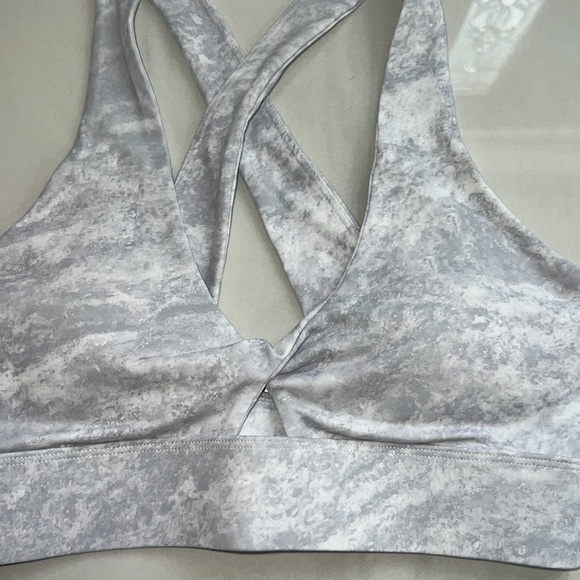 Fabletics Oasis Medium Impact Gray a and White Sports Bra Size S - Picture 2 of 6